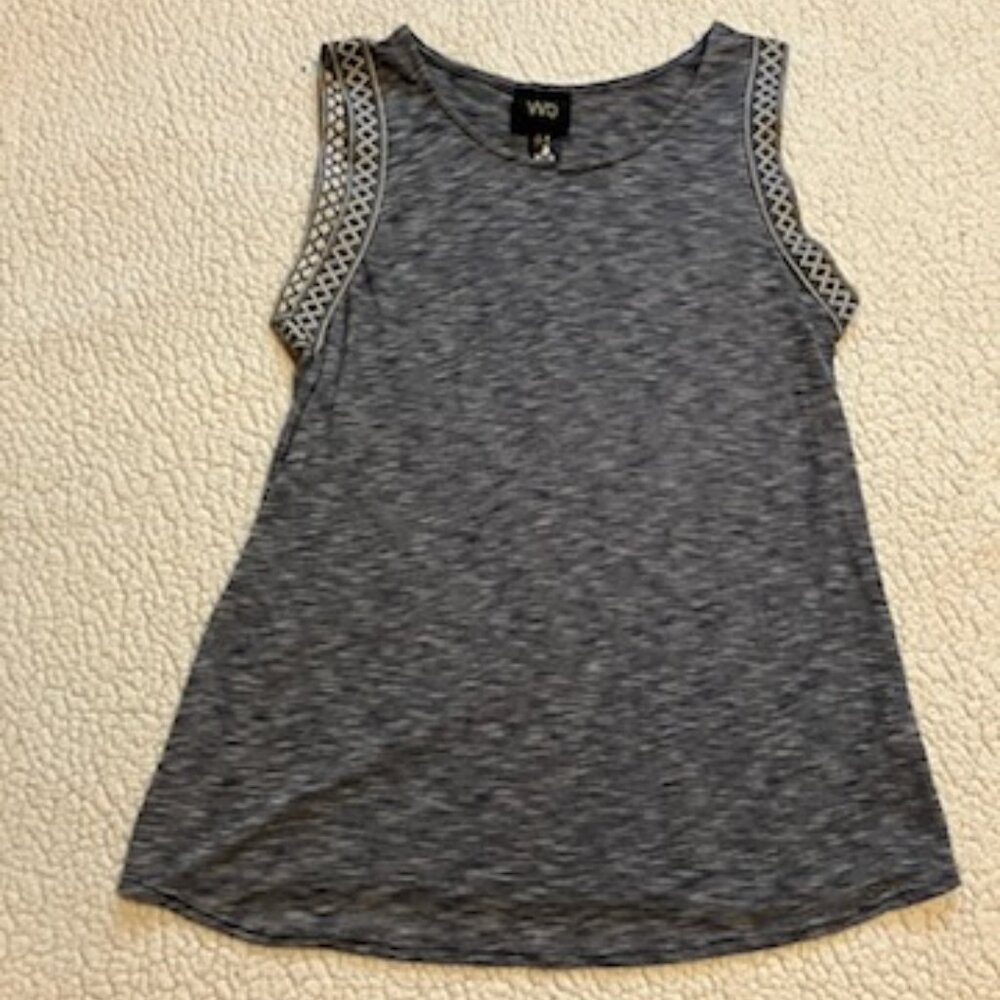 W5 sleeveless top size S